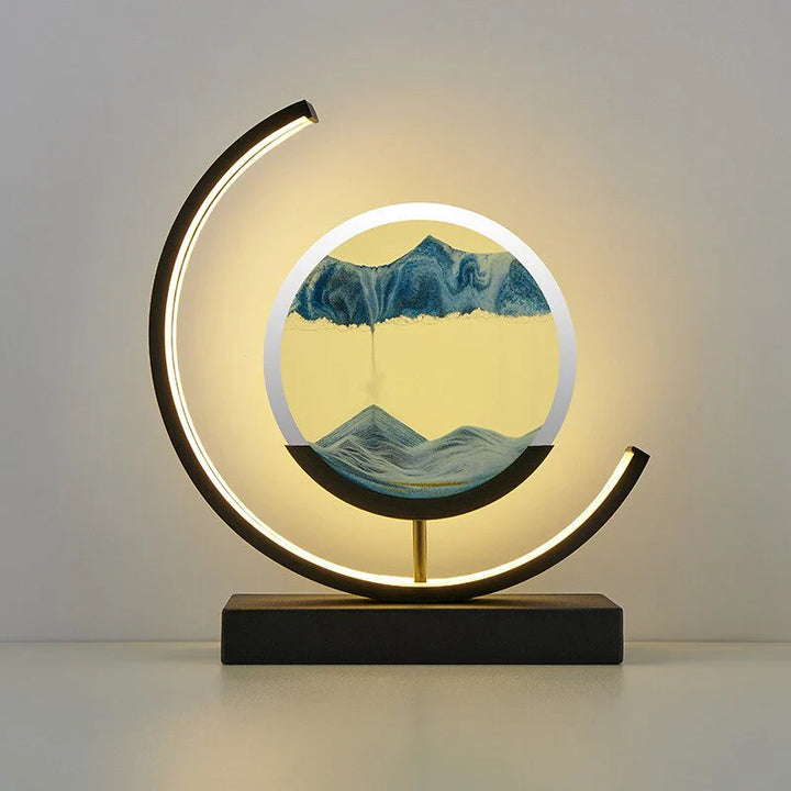 Elegant bordlampe med 3D sandkunst, varmt LED-lys og flydende sand, et perfekt design til stuer.