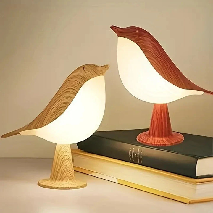 Elegant fugleformet lampe med tre LED-lysniveauer for fleksibel, energibesparende belysning og stilfuld atmosfære.
