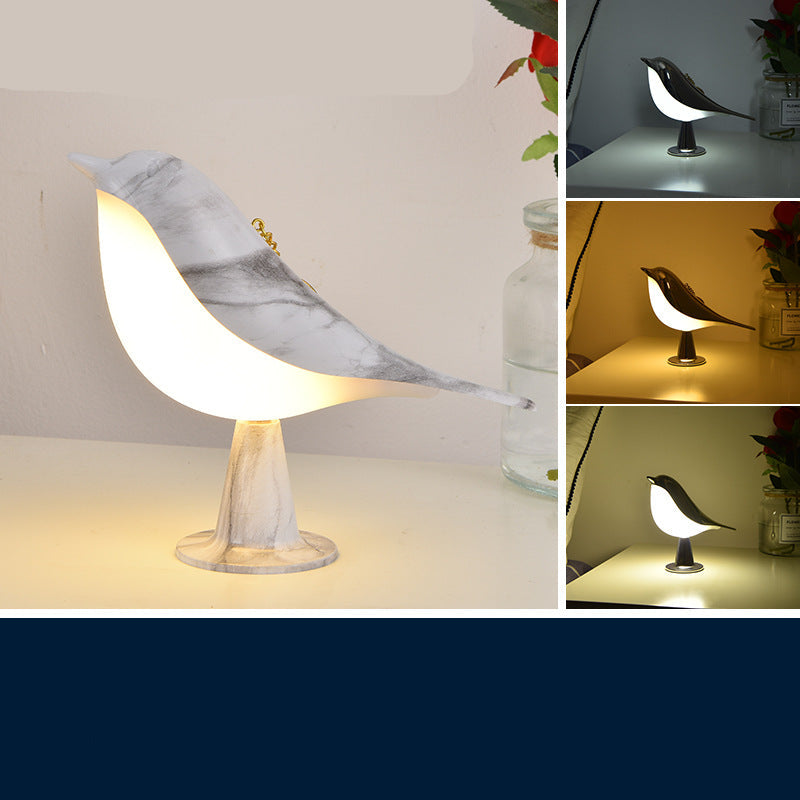 Elegant fugleformet lampe med tre LED-lysniveauer for fleksibel, energibesparende belysning og stilfuld atmosfære.