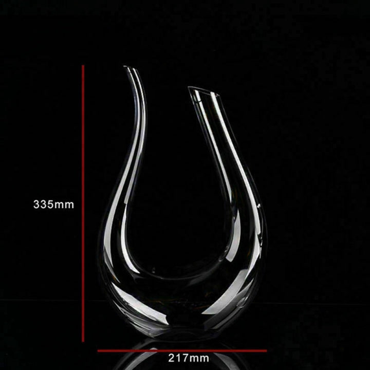 Elegant 1500 ml U-formet vinkaraffel i krystal til eksklusiv vinskænkning, perfekt bordaccent.