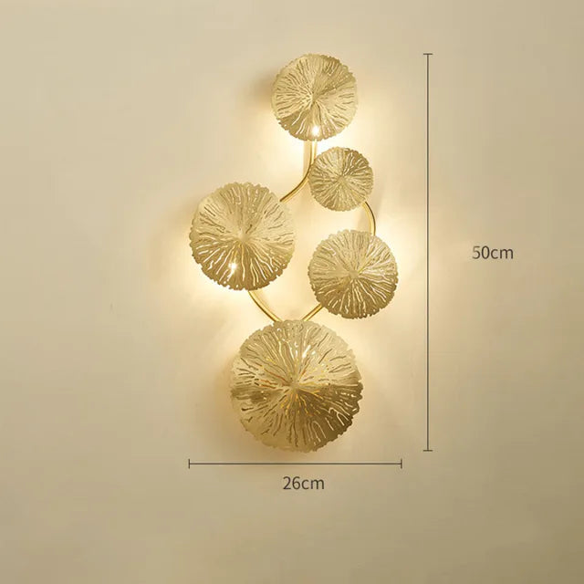 Elegant vintage væglampe i kobber-guldtoner, med lotusbladdesign, fremstillet af hardware og rustfrit stål.