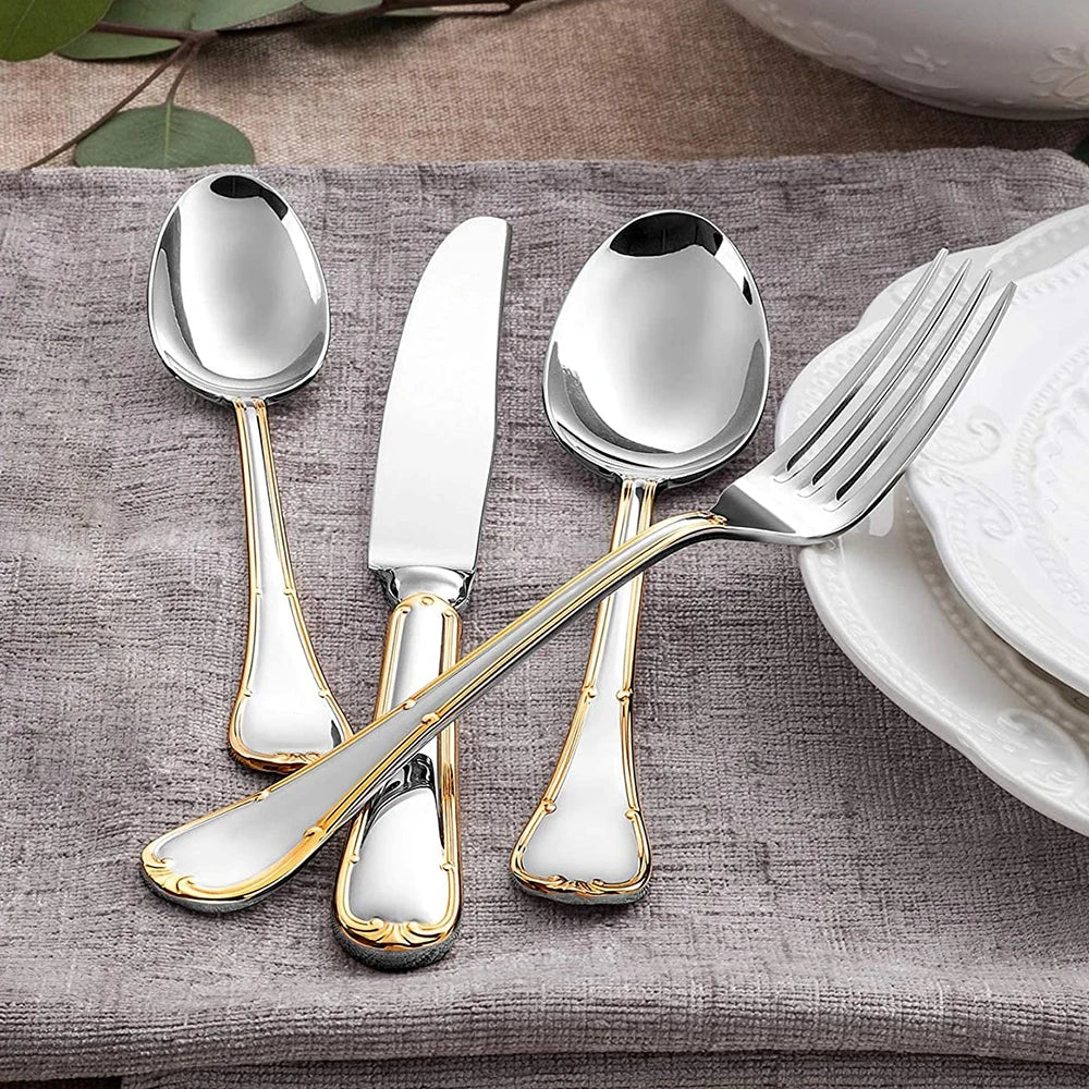 Elegant bestiksæt i rustfrit stål med glat, afrundet design. Perfekt til stilfulde middage og borddækning.