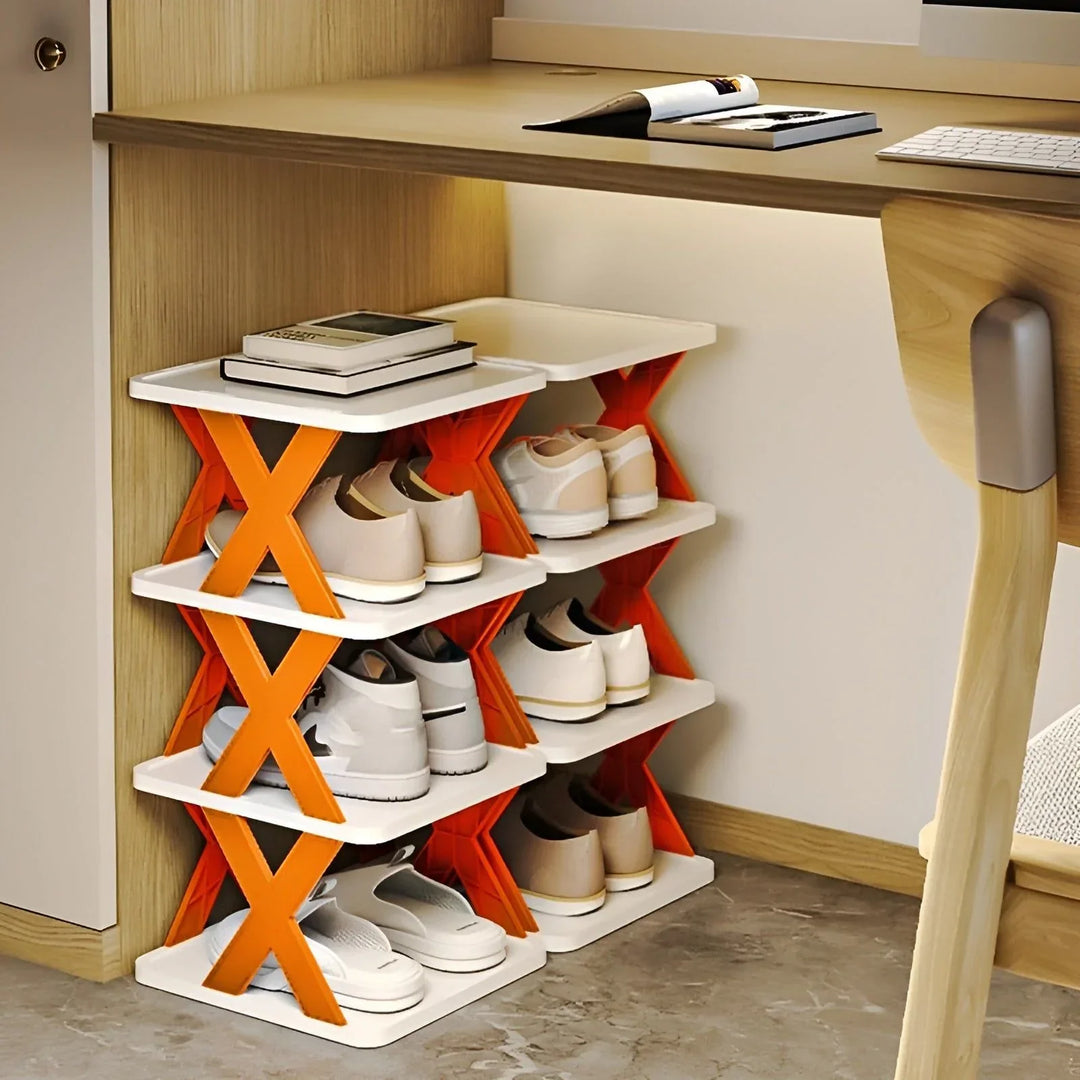 Elegant foldbart skoskab, pladsbesparende og multifunktionelt, perfekt til små rum og entréer i moderne design.