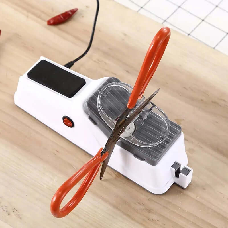 Moderne elektrisk knivsliber for professionelt skarpe knive i dit køkken. Optimerer madlavning.