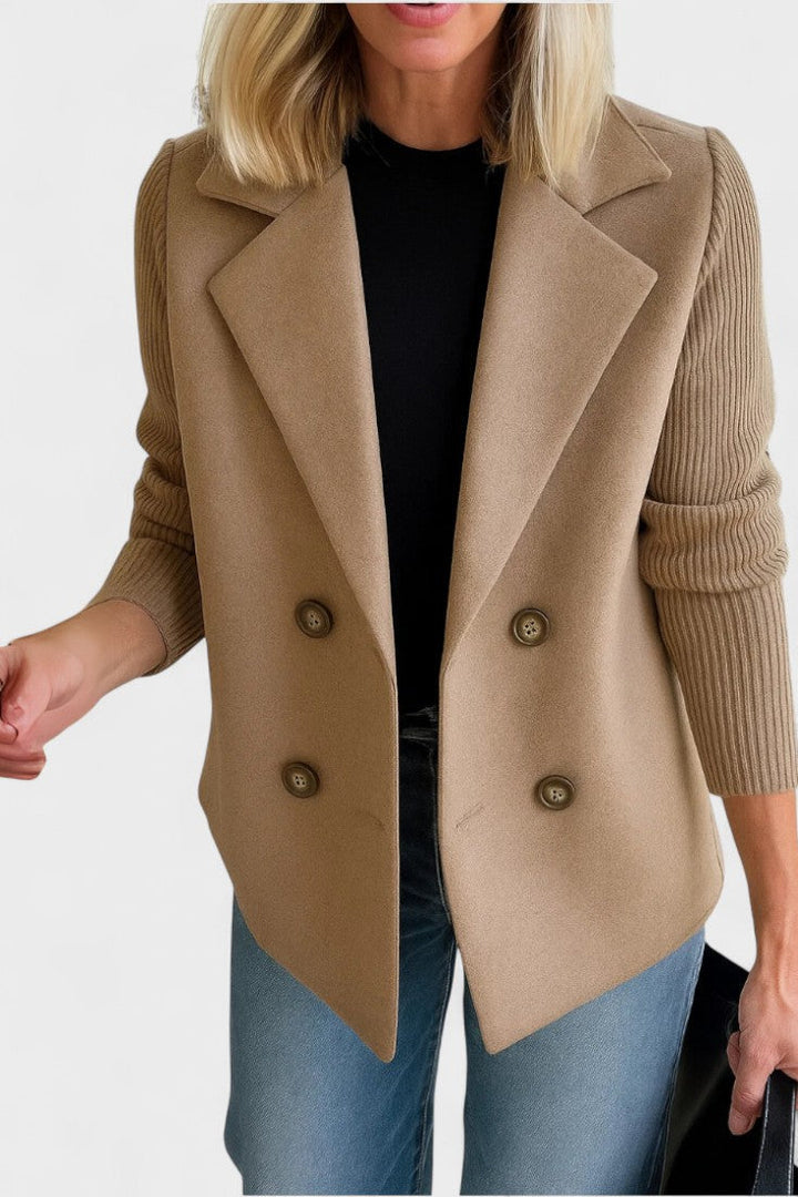Stilfuld dameblazer for kvinder. Komfortabel afslappet blazer, ideel til kontor og dagligbrug.