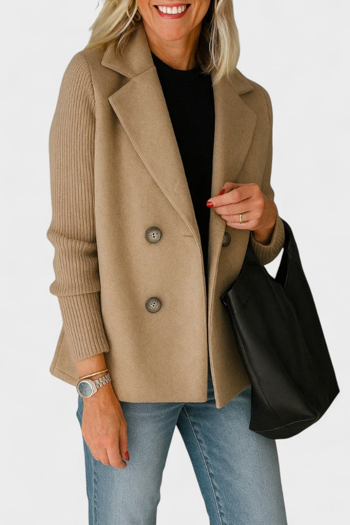 Afslappet blazer til kvinder. Elegant design og komfortabel pasform til modebevidste damer.