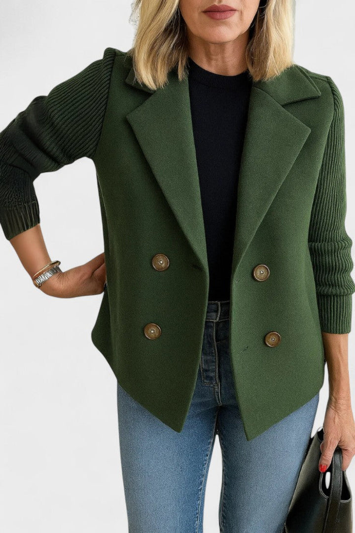 Mode blazer for kvinder. Alsidigt overtøj, der kombinerer elegance med afslappet komfort til enhver anledning.