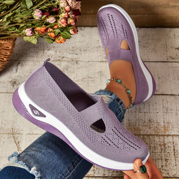Sidebillede af Elin letvægts slip-on sko i en neutral farve, fremviser komfortabelt design.