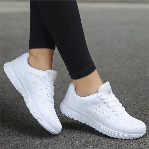 Stilfulde Emmy ortopædiske sneakers, perfekt komfort til alle hverdagsaktiviteter.