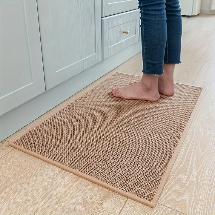 Ergonomisk køkkenmåtte i beige, polstret, skridsikker og nem at rengøre, for stilfuld komfort under madlavning.