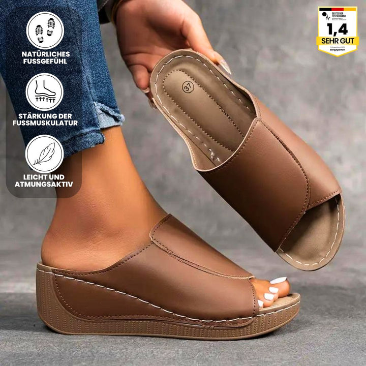 Ergonomiske, skridsikre sandaler i beige, der kombinerer komfort og stil, ideelle til enhver fodform og lejlighed.