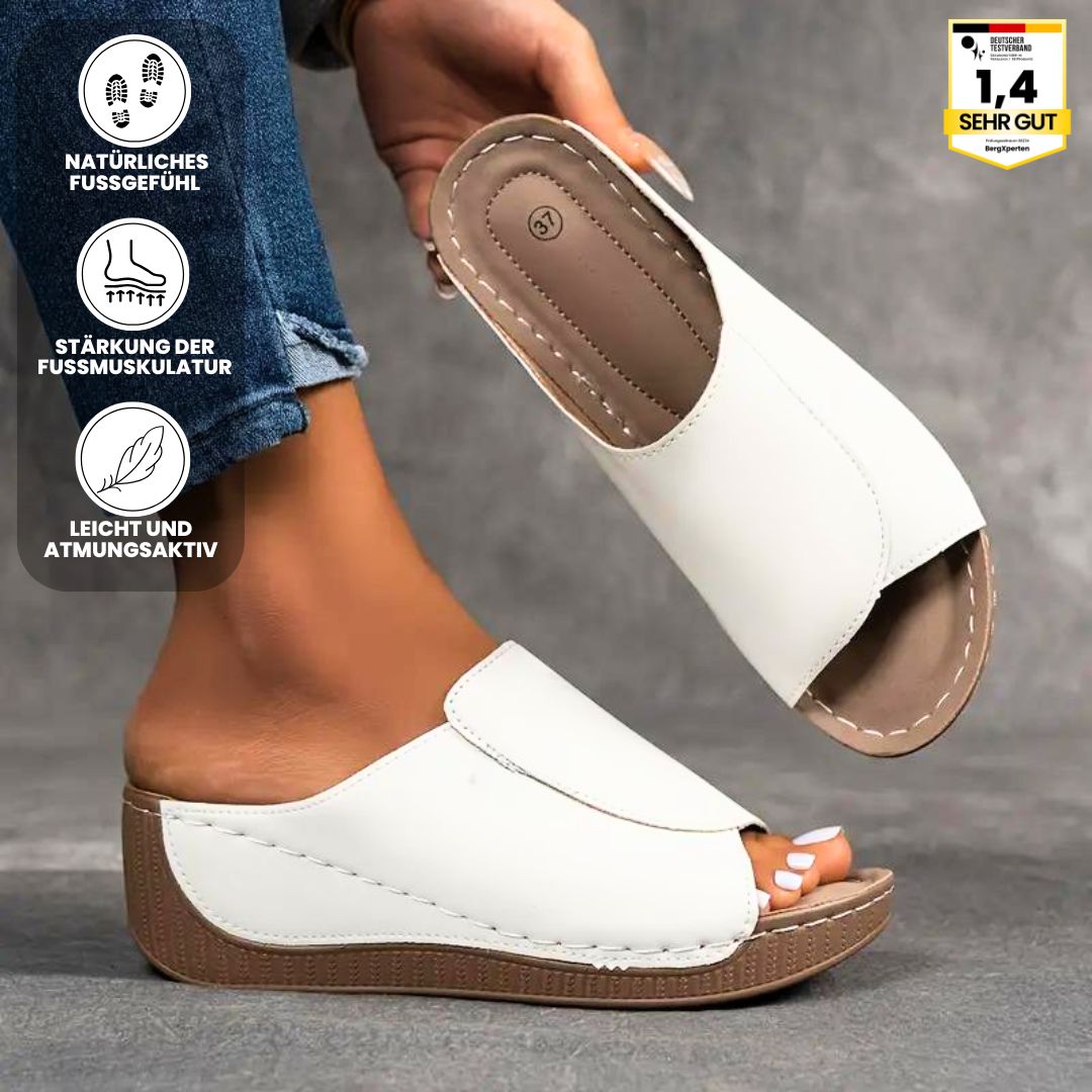 Ergonomiske, skridsikre sandaler i beige, der kombinerer komfort og stil, ideelle til enhver fodform og lejlighed.