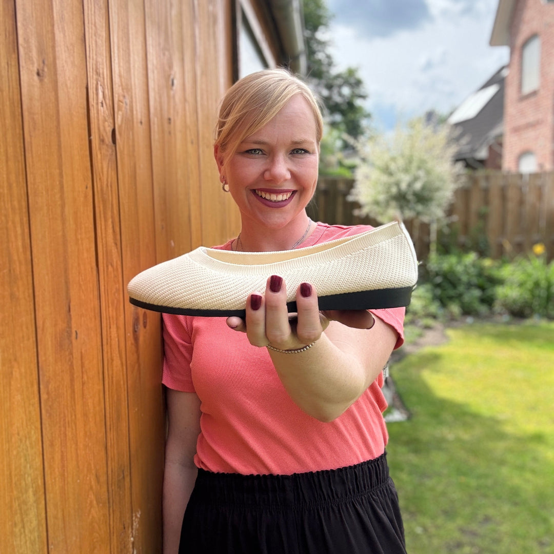 Ergonomiske skridsikre ballerinaer med elegant design, EVA-materiale og skridsikker sål for optimal komfort.