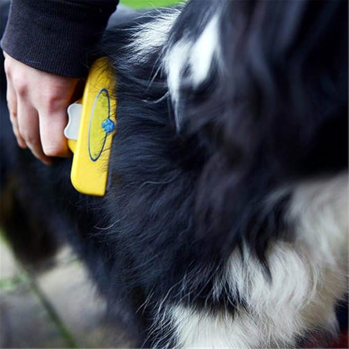 Ergonomisk loppe- og nittekam til hunde og katte, afrundede tænder, komfortabelt greb, fås i gul, grøn, orange.