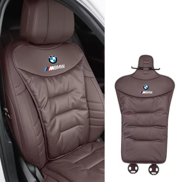 Ergonomisk bilsædehynde på et bilsæde, beige materiale for optimal ryglænsstøtte, ergonomisk formet.