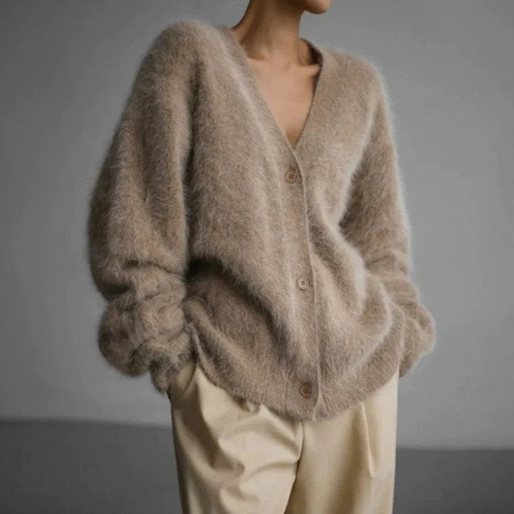 Elegant dame cardigan i tidløst strikdesign. Perfekt til komfortabel og stilfuld hverdagsbrug, varm overdel.