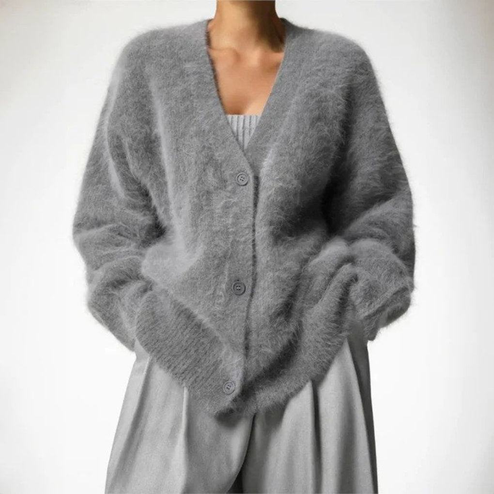Blød og komfortabel strikket dame cardigan. Klassisk design med afslappet pasform til varme og stil.