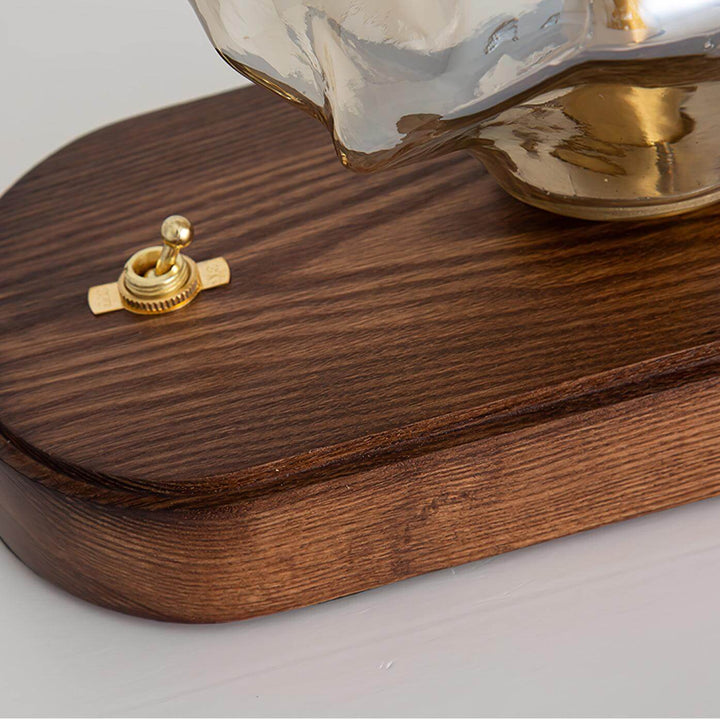 Bordlampe af glas i isstensdesign