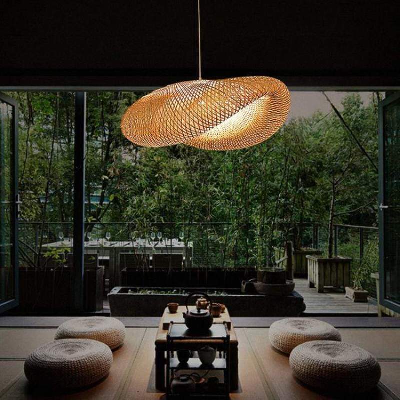 Unik LED pendellampe i bæredygtig bambus. Perfekt boho loftlampe, der bringer natur og hygge ind i hjemmet.