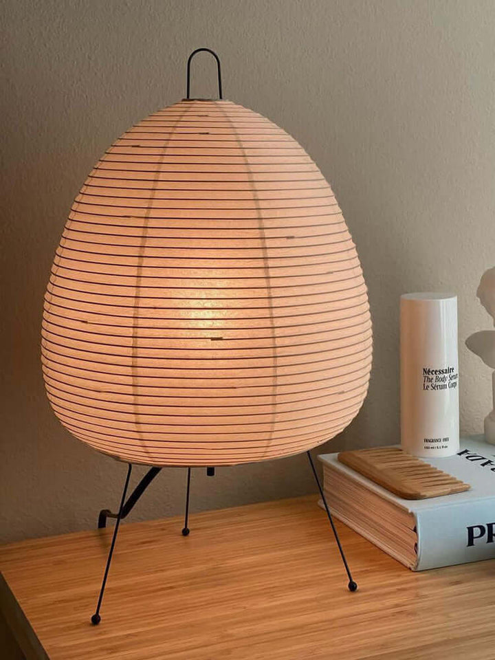 Minimalistisk japansk bordlampe Yumi