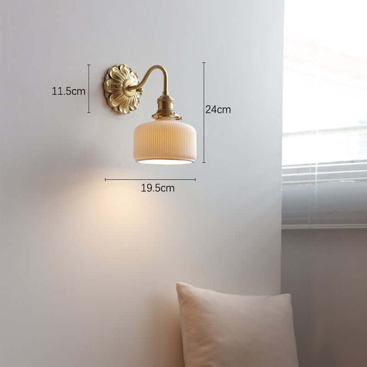 Elegant Keramik Væglampe med Messingdetaljer