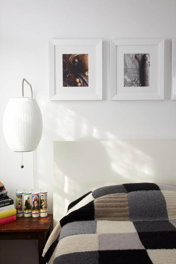 Moderne væglampe med kugledesign og varmt hvidt lys