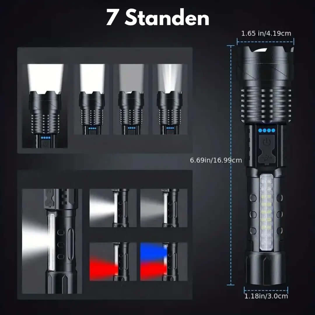 En detaljeret visning af en taktisk LED-lommelygte, der ligger på en træoverflade og viser dens robuste konstruktion og funktioner. Lommelygten er sort med en riflede overflade for forbedret greb, og har et markant lygtehoved og taktisk kant. Dens metalliske finish reflekterer lyset og fremhæver dens holdbarhed. Billedet tager højde for dens proportioner og fremviser dens kompakte, men alligevel kraftfulde natur, hvilket antyder dens anvendelse i udendørs eller nødsituationer.