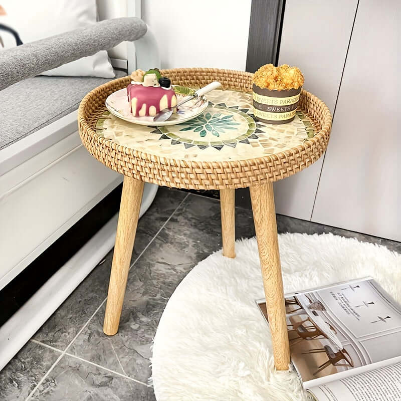 Rund rattan sidebord i naturtræ