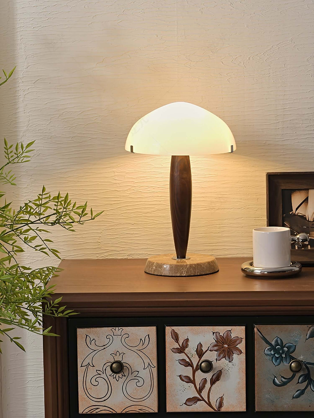 Designer bordlampe med valnødfod