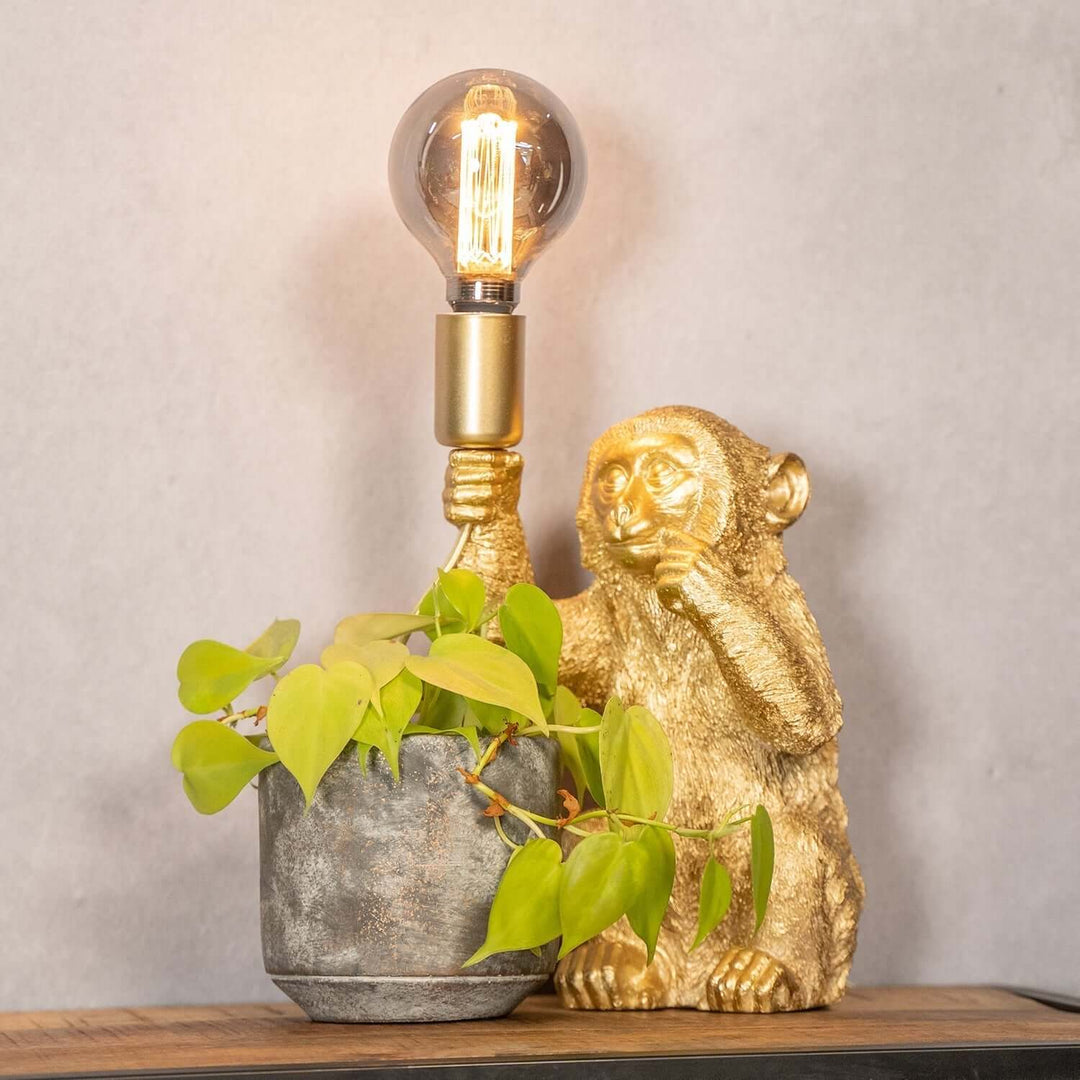 Gylden Abe Bordlampe - Luksuriøst Design