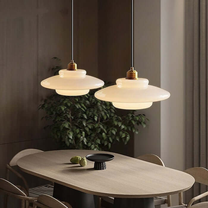 Elegant hvidglas pendellampe
