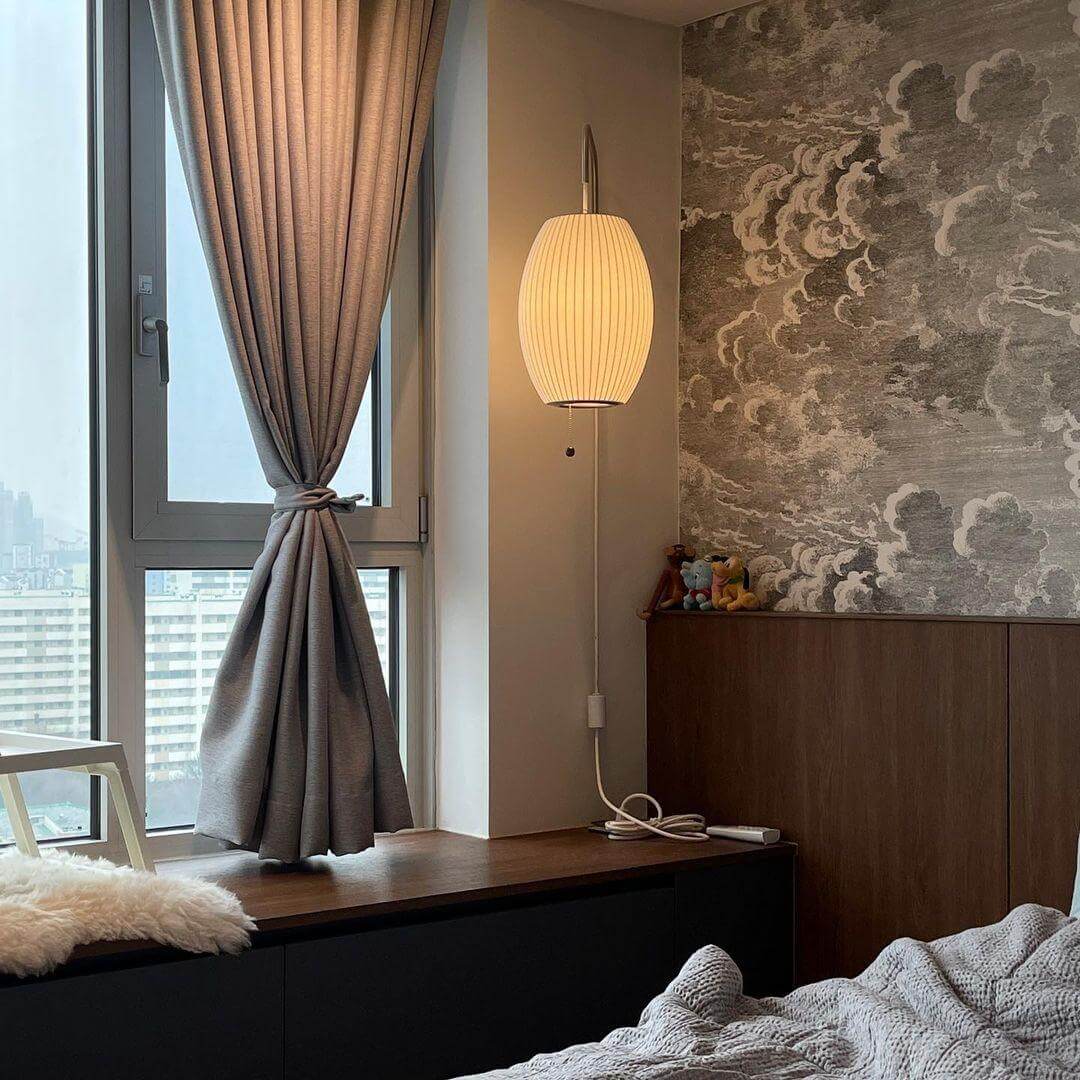 Moderne væglampe med kugledesign og varmt hvidt lys