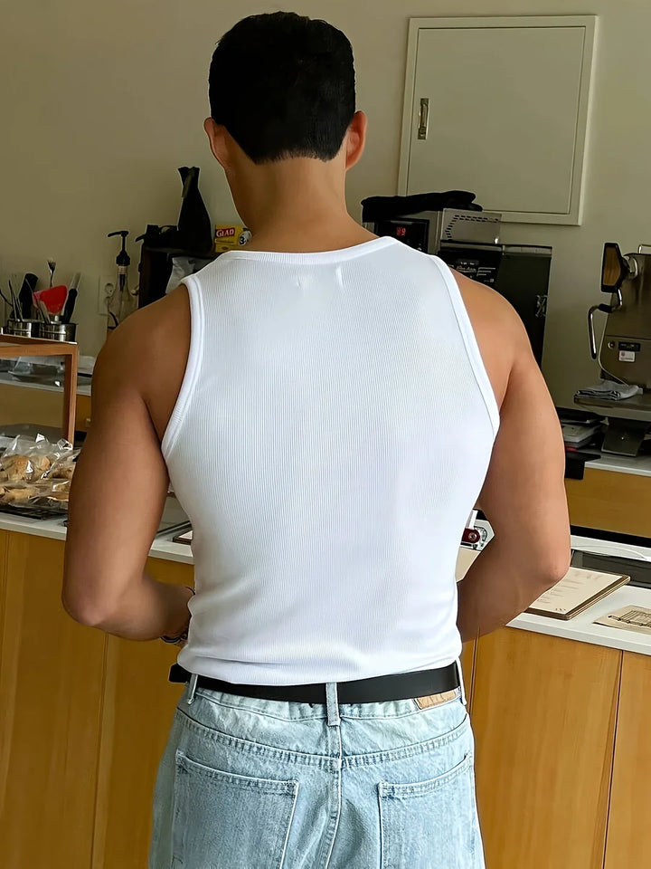 Stilfuld kongeblå herre tanktop, perfekt til sommer. Åndbart materiale sikrer friskhed hele dagen.