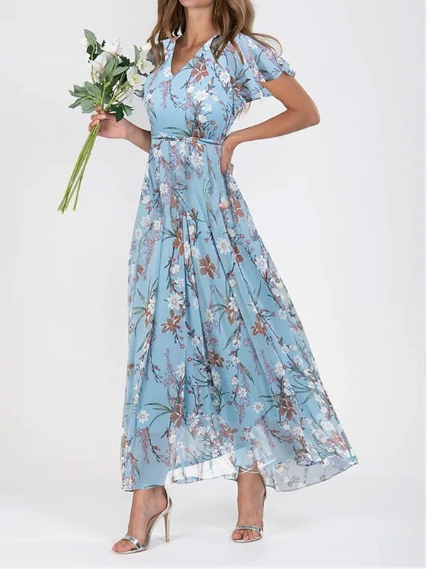 Elegant farverig sommerkjole til kvinder, letvægt og behagelig festkjole i moderne design.
