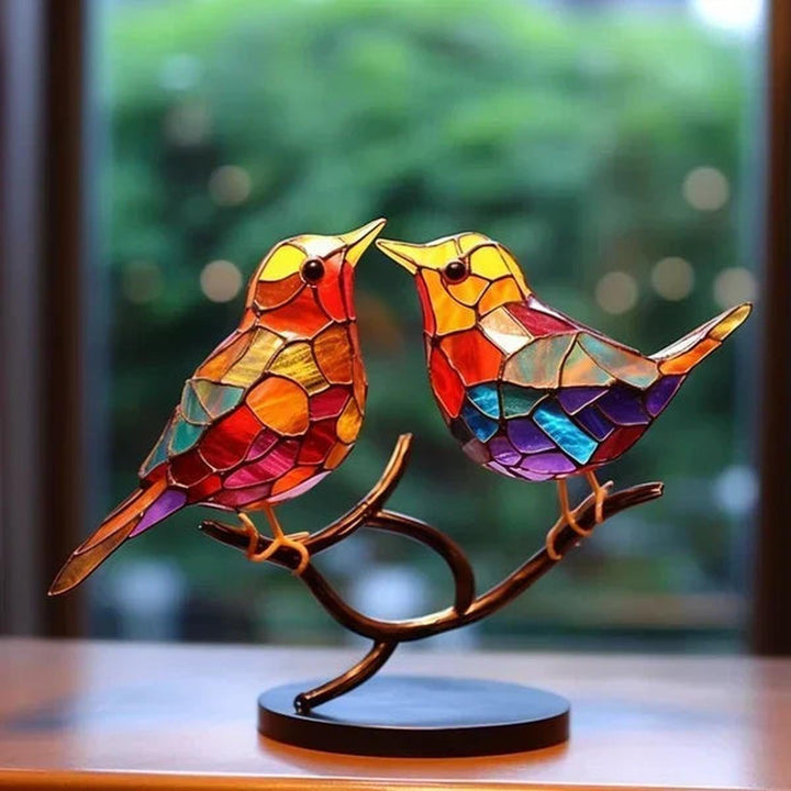 Detaljerede farverige glasfugle dekoration. Kunstnerisk håndværk og moderne pyntegenstand til enhver indretning.