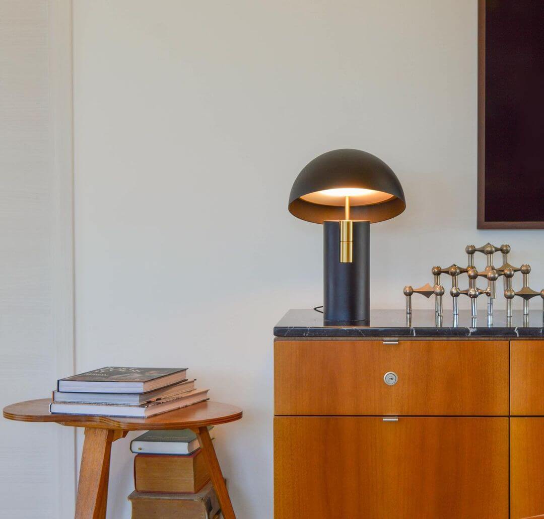 Moderne designer bordlampe med drejelige cylindre