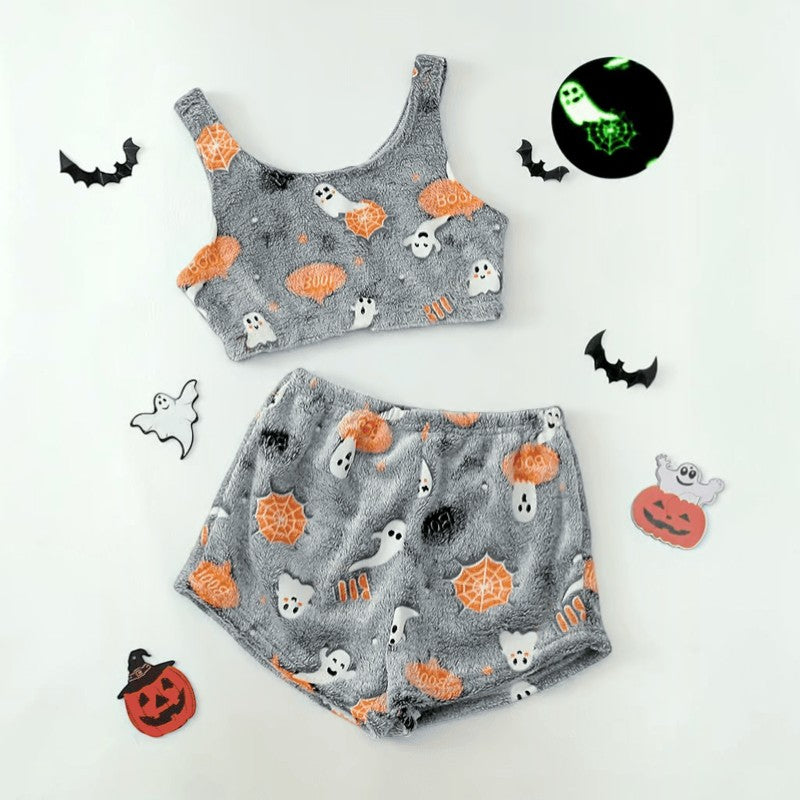 Uhyggeligt to-delt dame pyjamassæt med selvlysende spøgelser. Perfekt Halloween gave, komfortabelt nattøj til efteråret.