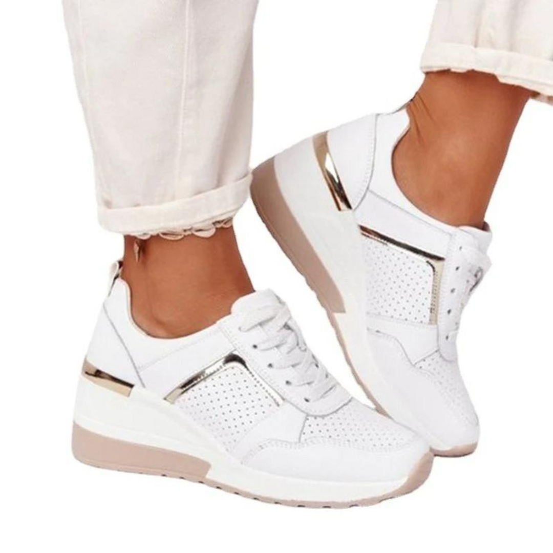 Feminine dame letvægts snøresneakers i moderne design. Ideelle som komfortable hverdagssko og stilfulde fritidssko.