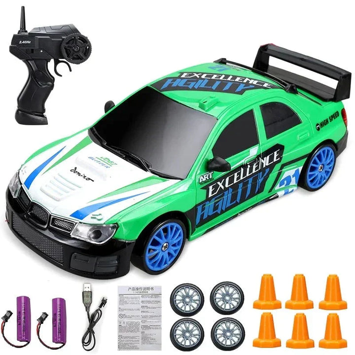 Fjernstyret bil i orange og sort, frontbillede, moderne design til eventyr og præcis drifting.