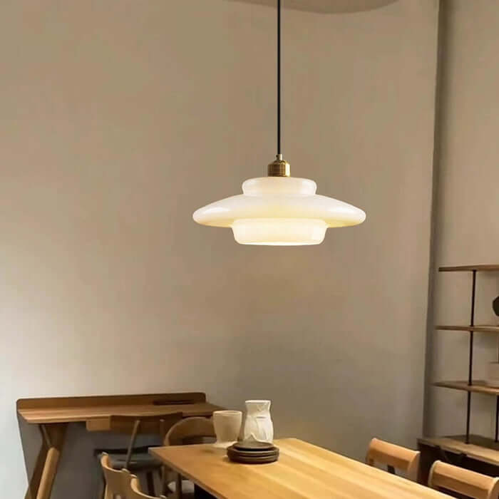 Elegant hvidglas pendellampe