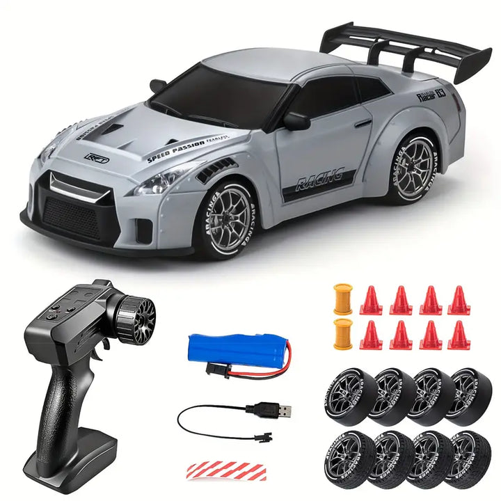 Actionfyldt RC drift bil 1:24 viser drift. Inkluderer 4WD & LED-lys for spændende underholdning. Genopladelig racebil.