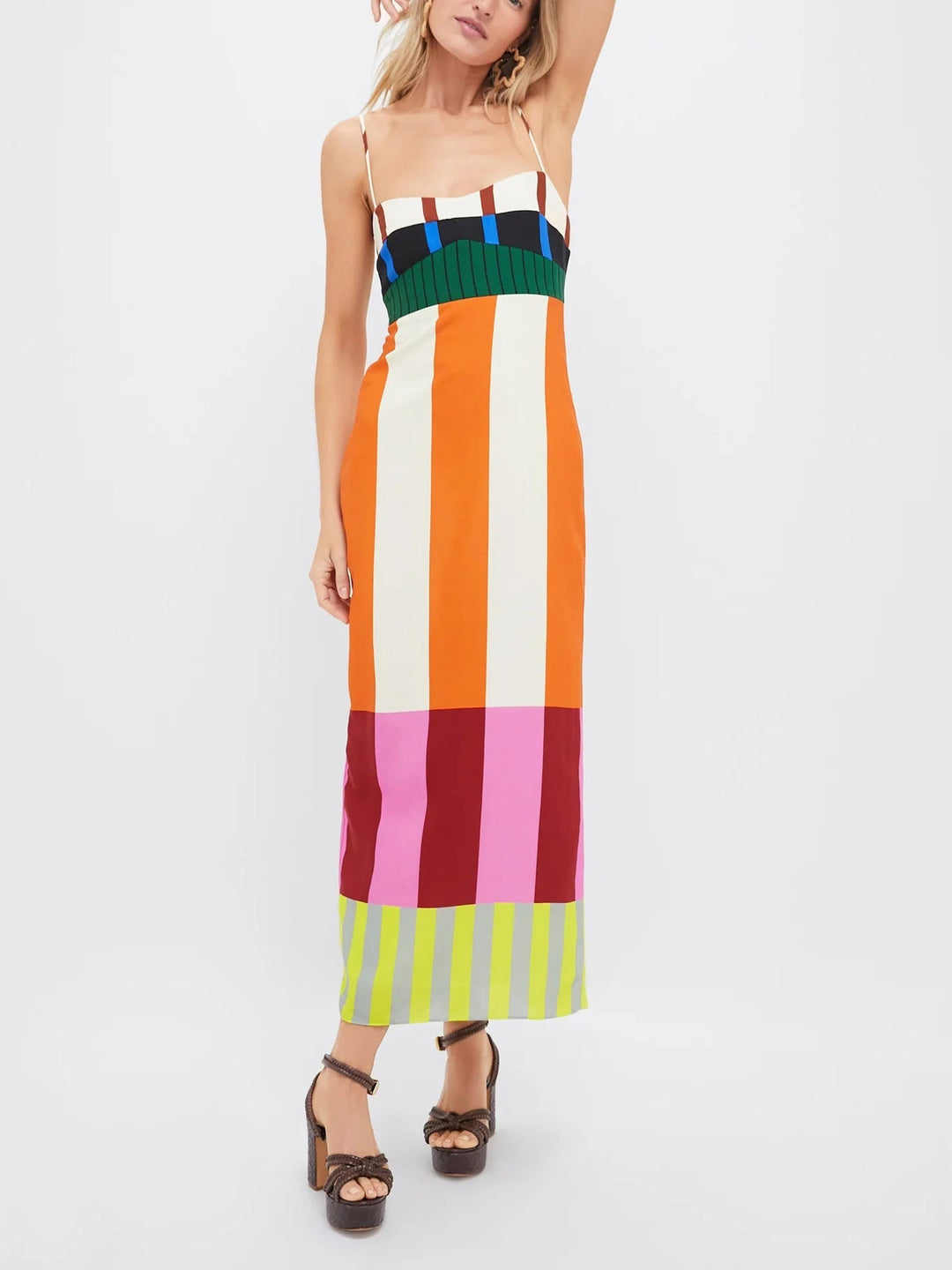 Stilfuld damekjole i flerfarvet polyester, lang og elegant til både hverdag og festlige anledninger.