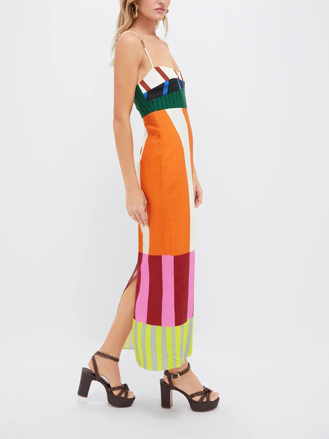 Elegant flerfarvet maxikjole, komfortabel polyester sommerkjole til kvinder, perfekt til afslappede dage.