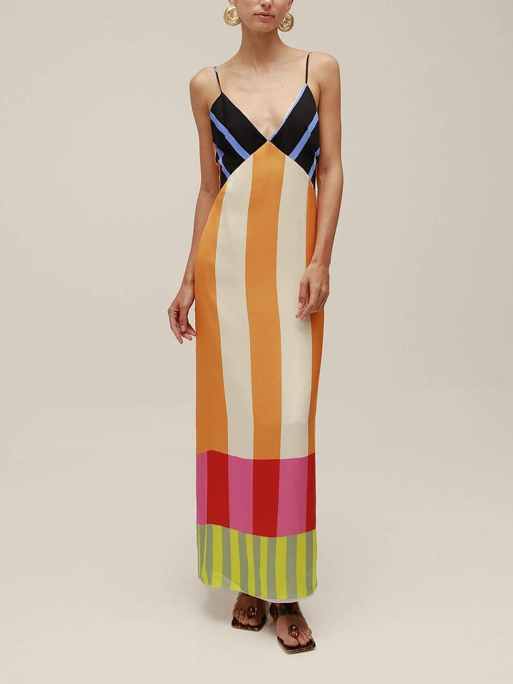 Flerfarvet elegant damekjole, lang polyester maxikjole med moderne snit, ideel til sommer og fest.