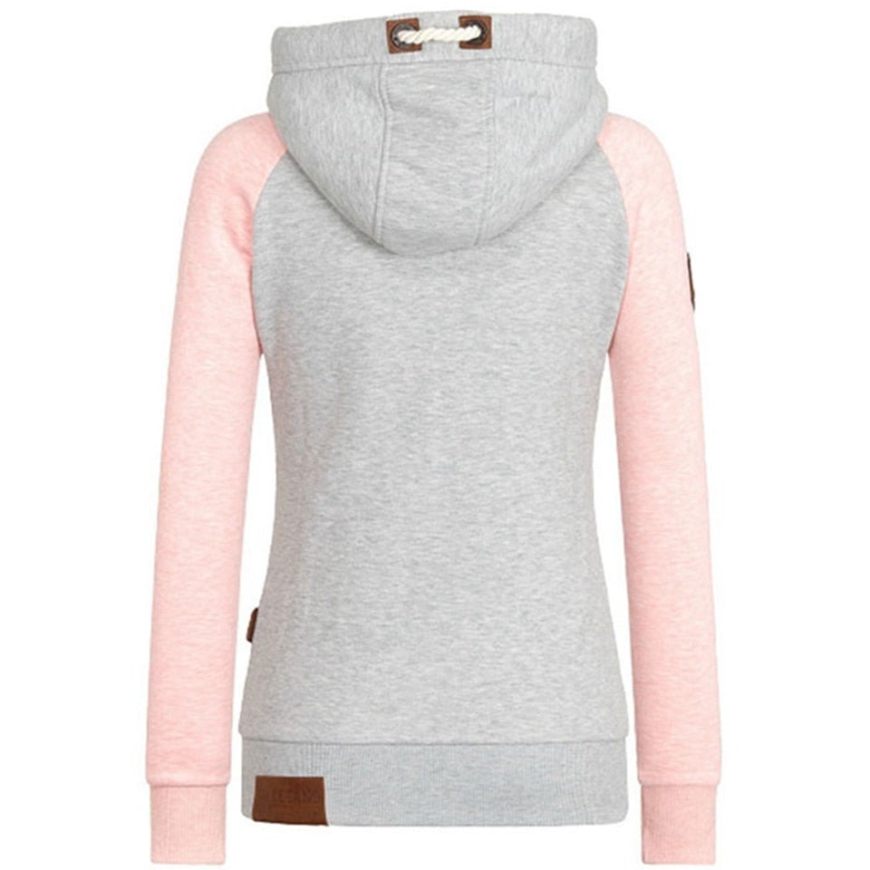 Lyseblå dame hættetrøje i oversize pasform; ideel som komfortabelt hverdagstøj. Afslappet mode pullover.