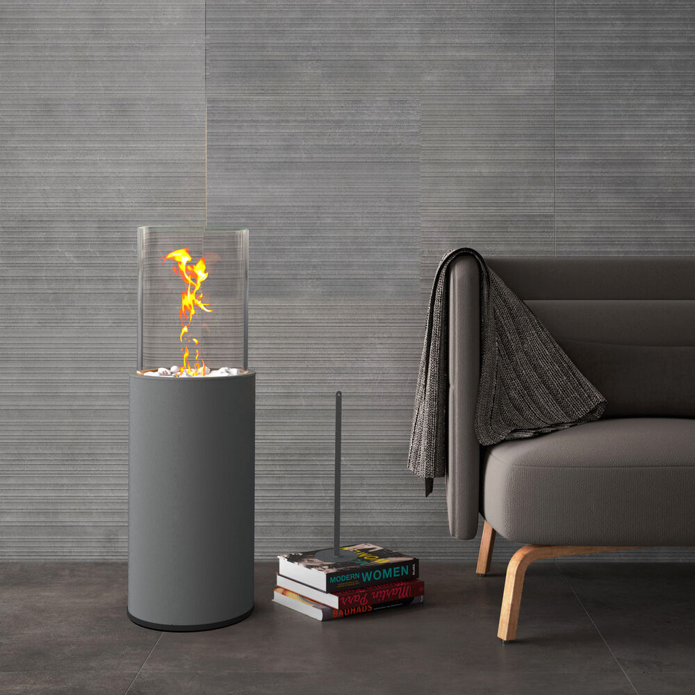 Detalje af FlameLuxe biopejs. Minimalistisk designpejs med sort finish til moderne hjem og uderum.
