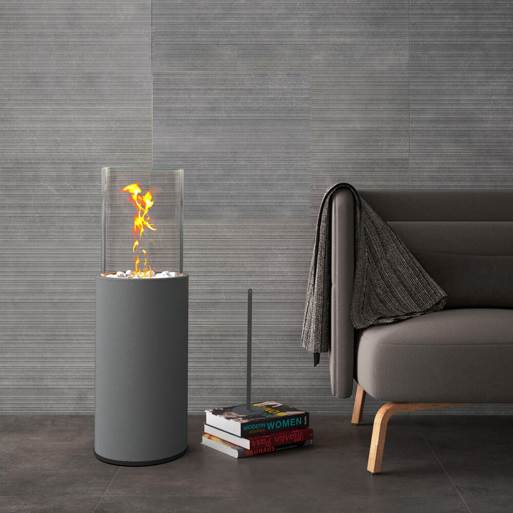 Detalje af FlameLuxe biopejs. Minimalistisk designpejs med sort finish til moderne hjem og uderum.
