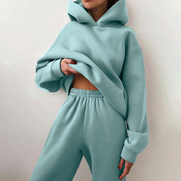 Komplet beige XXL jogging-sæt, perfekt til komfortabel og stilfuld loungewear eller udendørs aktiviteter.