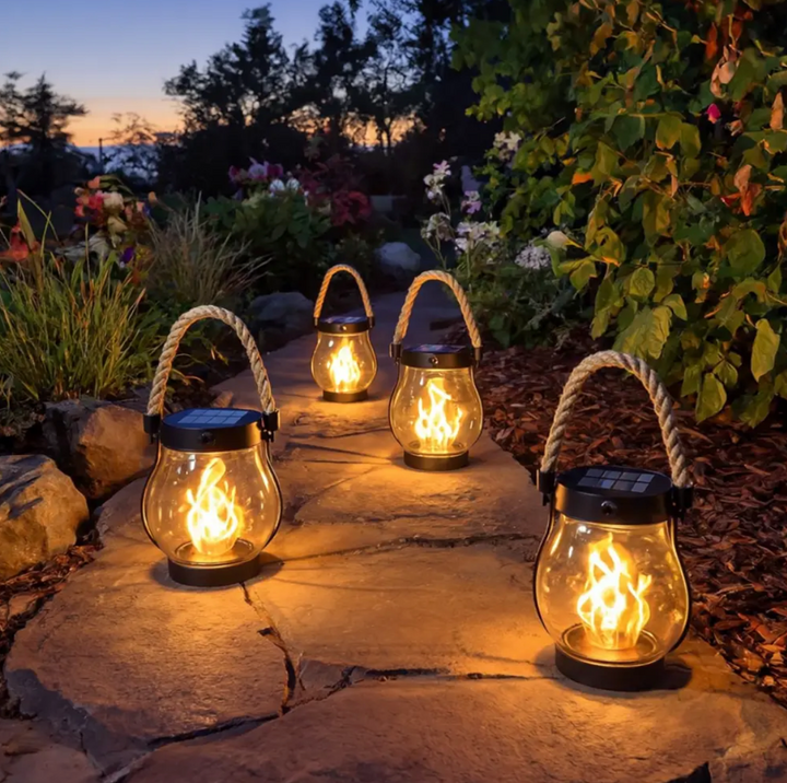 Glødflamme solcellelampe med realistisk flammeeffekt. Skaber hyggelig udendørsbelysning til have og terrasse.