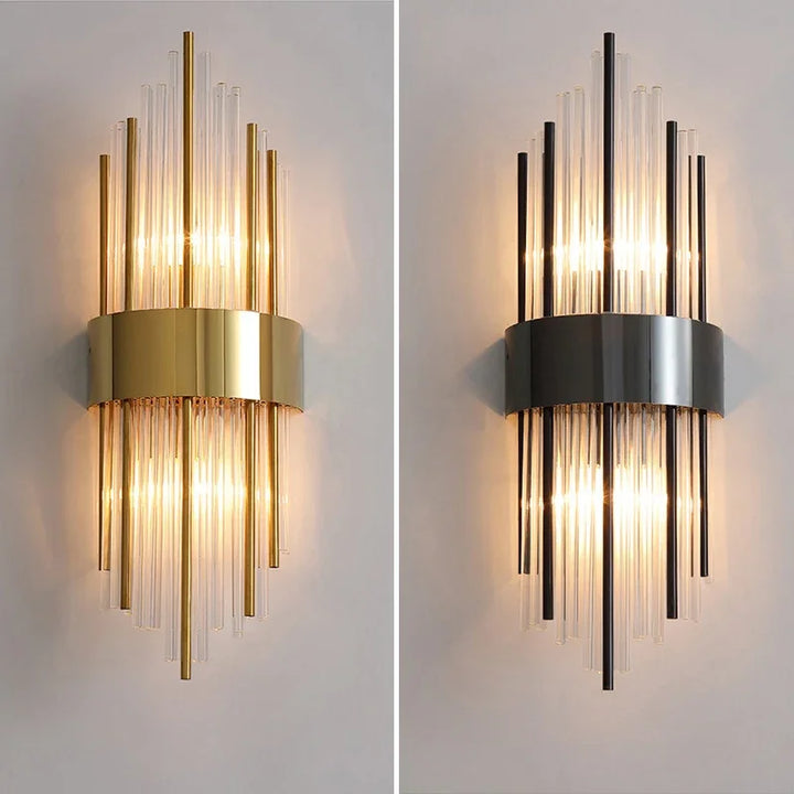 Guld LED-væglampe med moderne design og krystalaccenter, perfekt til stilfuld indendørs belysning i stuen.